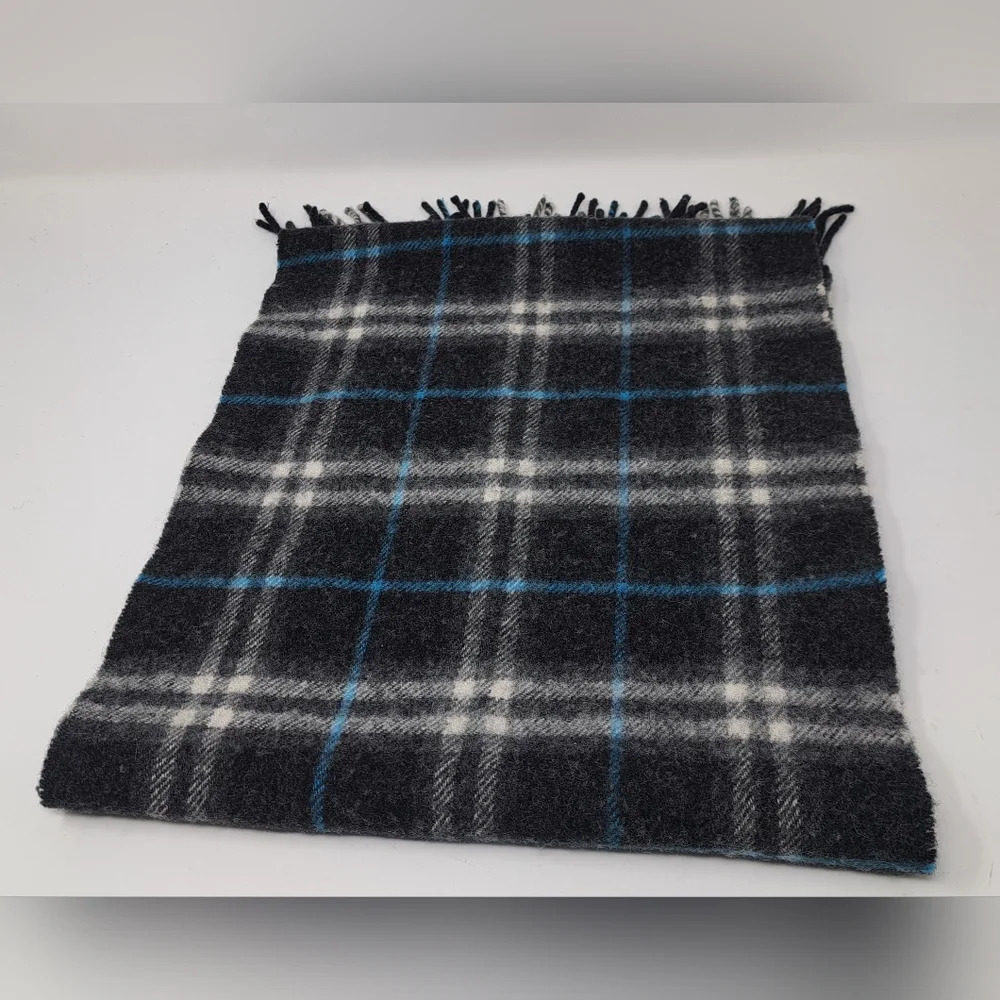 Burberry Scarf Navy Check 100% Lambswool Scotland 52" x 11.5" - Picture 4 of 10